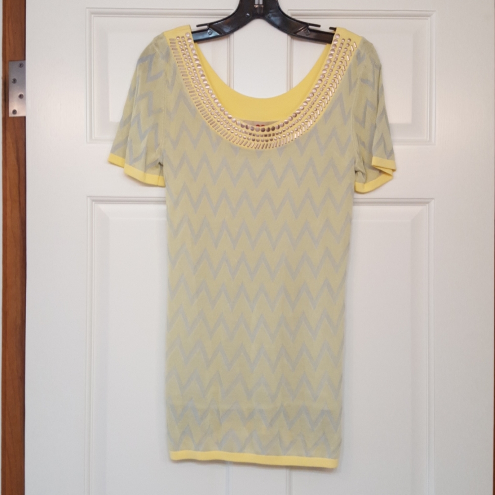 LOVE TOKEN YELLOW/GRAY CHEVRON EMBELLISHED TOP